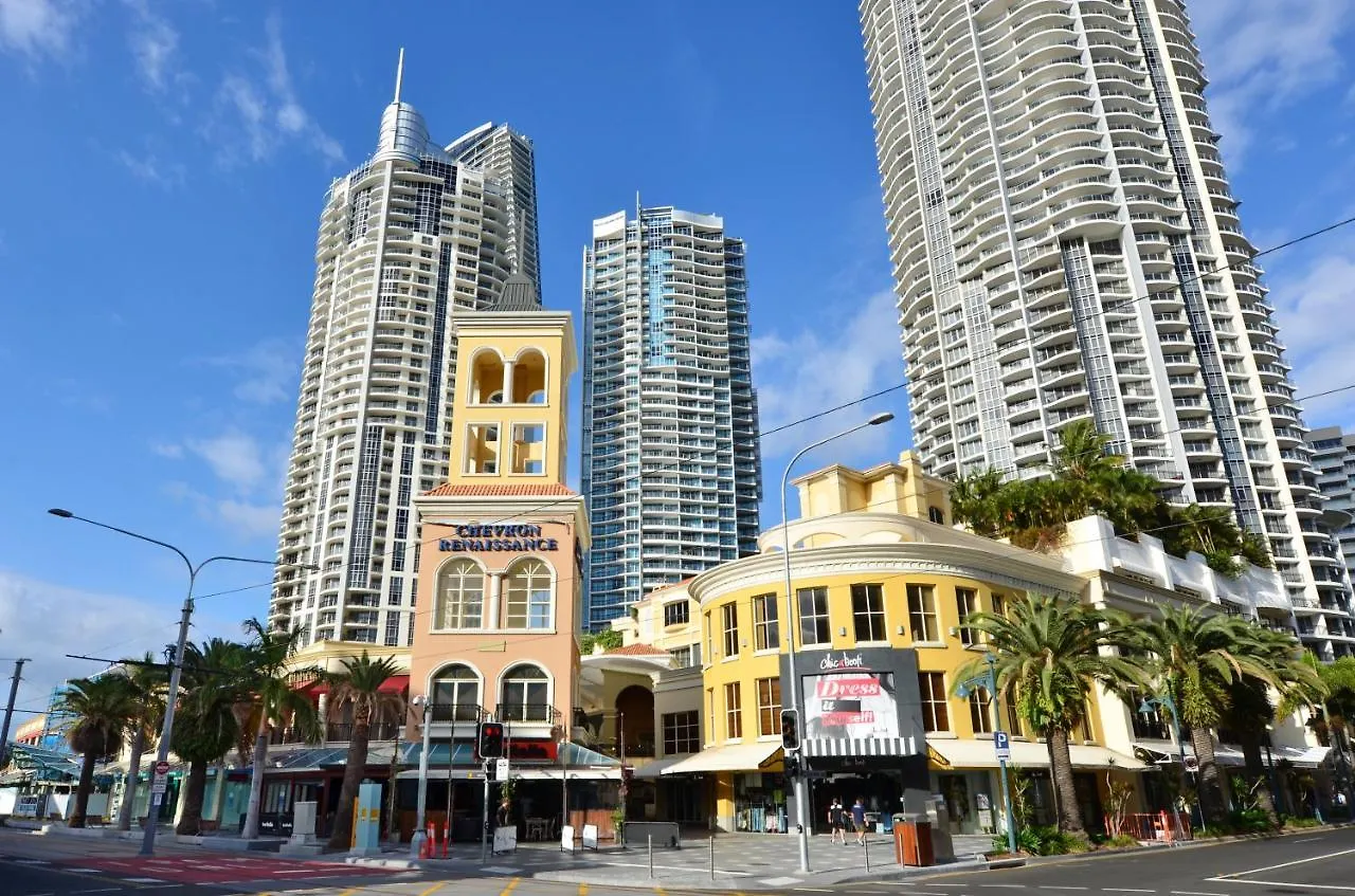 Iconic Chevron Renaissance Private Apartments ゴールドコースト